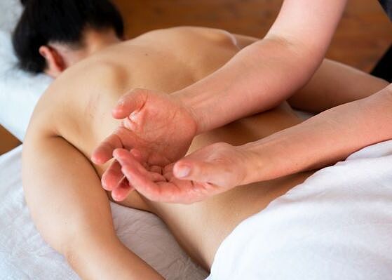 Massage und Berührung Berührungen sind ein wichtiger Teil unserer Massagen in Bremen